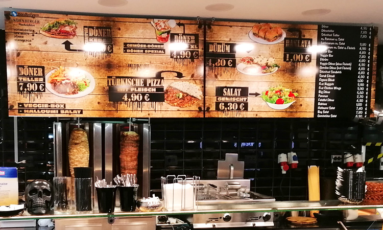 Gestaltung von Preistafel und Thekenbereich Restaurant durch Werbeagentur Nürnberg